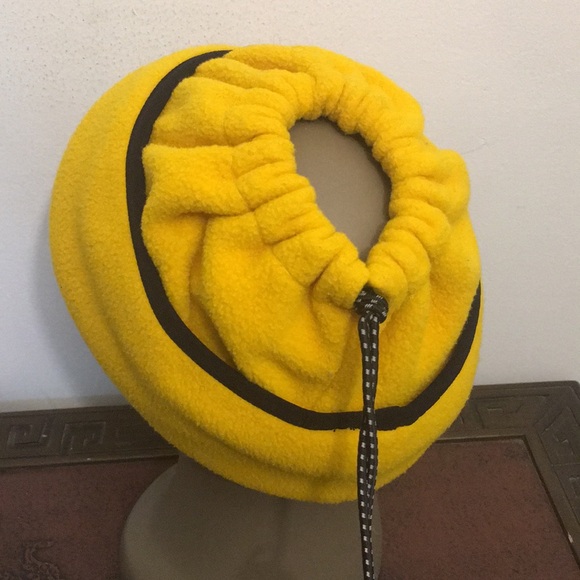 GAP Yellow Fleece Beanie Ponytail Winter Hat - Picture 3 of 6